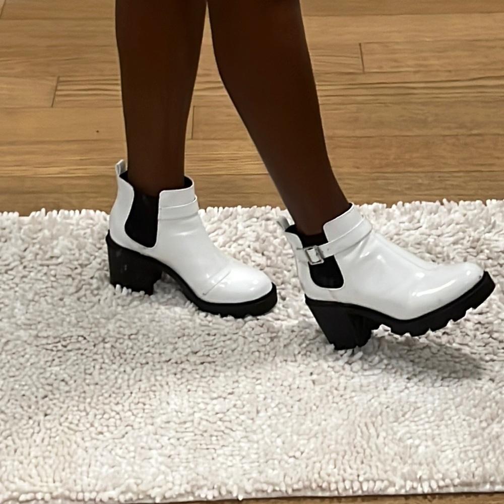 Mix No 6 White Booties Size 8M (also fits a size 9) lightly worn